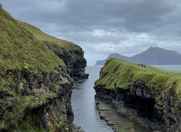 faroe-islands/vagar-island/landmark/north-atlantic-diving