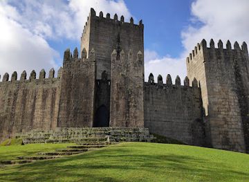 portugal/minho/landmark/guimaraes-castle