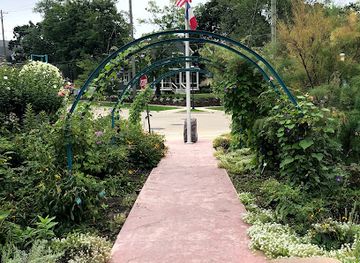 michigan/muskegon/landmark/the-monet-garden-of-muskegon