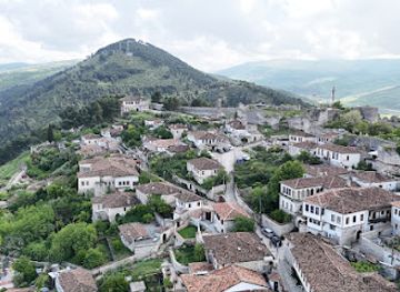 albania/lura-lakes/landmark/berat-castle