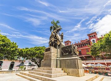 panama/panama-city/landmark/plaza-simon-bolivar