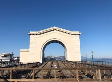 california/east-bay/landmark/pier-43-ferry-arch
