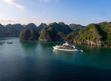 vietnam/ha-long-bay/landmark/stellar-of-the-seas
