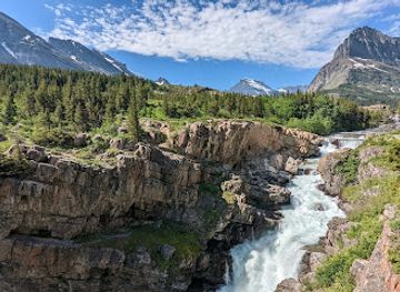 montana/glacier-national-park/landmark/swiftcurrent-falls