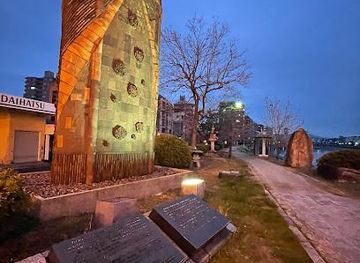 japan/hiroshima/landmark/miyuki-bridge-monument