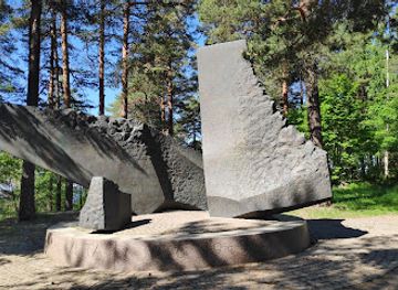 finland/tampere/landmark/betonimyllysta-runon-siivet-lauri-viidan-muistomerkki