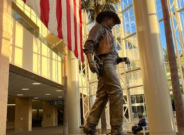 california/irvine/landmark/john-wayne-statue