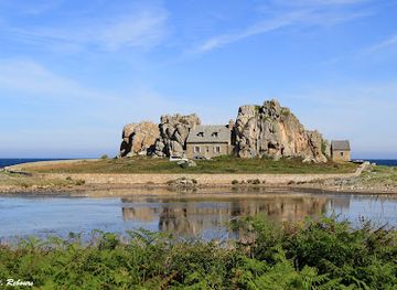 france/côte-de-granit-rose/landmark/le-gouffre-de-plougrescant