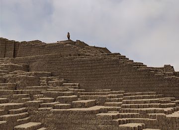 peru/north-coast/landmark/huaca-pucllana-site-museum