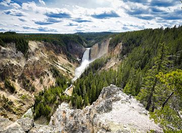 wyoming/yellowstone-national-park/landmark/lower-falls-of-the-yellowstone