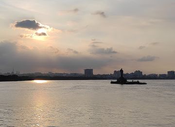 india/hyderabad/hussain-sagar/landmark/buddha-statue-view-point