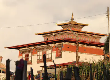 ཡོན་ཕུག་ལ་ཨྱོན་མདོ་བསྔགས་ཆོས་གླིང་། (Ogyen Doh-Ngag Chokhorling Dratshang)