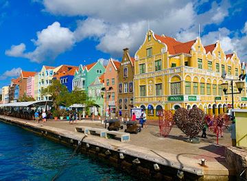 curacao/jan-thiel-beach/landmark/queen-emma-bridge