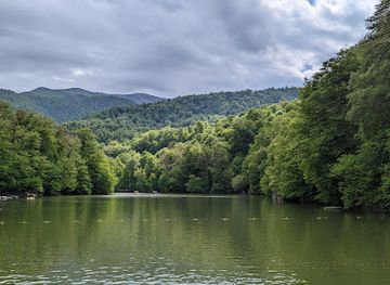 armenia/dilijan/landmark/lake-parz
