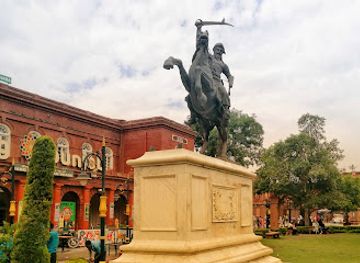 india/amritsar/jallianwala-bagh/landmark/statue-of-jarnail-hari-singh-nalwa