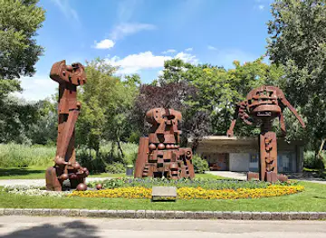 Statuen im Donaupark