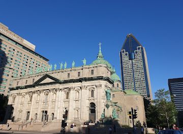 canada/montreal/landmark/canada-place