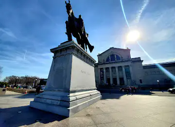 Apotheosis of St.Louis/Statue of St.Louis