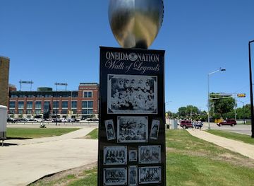 wisconsin/green-bay/landmark/oneida-nation-walk-of-legends