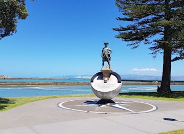 new-zealand/gisborne/landmark/captain-cook-statue