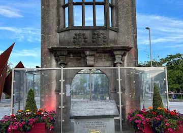 ireland/salthill/landmark/eyre-square