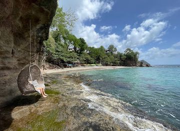 saint-lucia/vieux-fort-quarter/landmark/smugglers-cove-hanging-chair