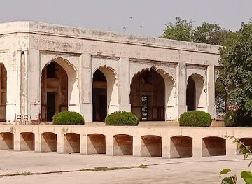 pakistan/lahore/johar-town/landmark/kamran-s-baradari