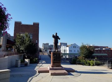 virginia/roanoke/downtown-roanoke/landmark/martin-luther-king-jr-memorial