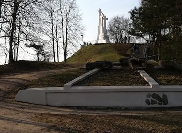lithuania/vilnius-region/landmark/three-crosses