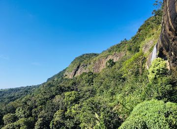 sri-lanka/knuckles-mountain-range/landmark/duwili-ella-and-duwili-ella-cave