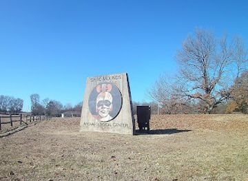 oklahoma/great-plains-country/landmark/spiro-mounds-archaeological-center