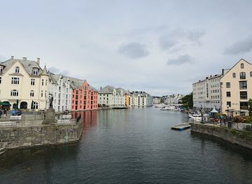 norway/alesund/landmark/the-art-nouveau-town