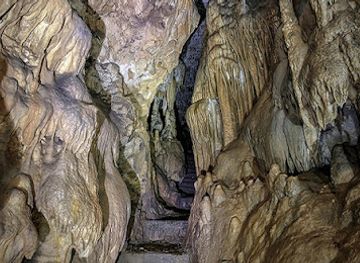 georgia/racha-lechkhumi-and-kvemo-svaneti/landmark/navenakhevi-cave