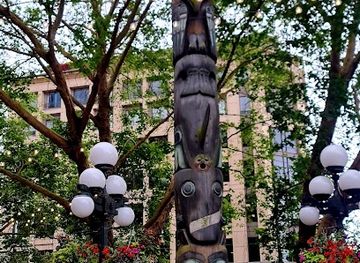 washington/puget-sound/landmark/pioneer-square-totem-pole