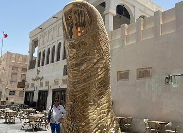 qatar/doha/landmark/the-golden-thumb-statue
