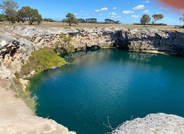 australia/south-east-south-australia/landmark/little-blue-lake