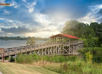 arkansas/pine-bluff/landmark/lake-saracen-fishing-bank-area