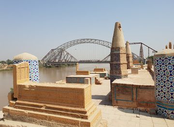pakistan/sindh/landmark/satiyen-jo-asthan-sukkur