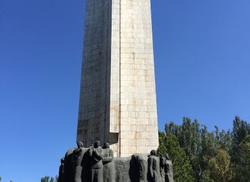 kyrgyzstan/kemin/landmark/stella-of-friendship-of-nation