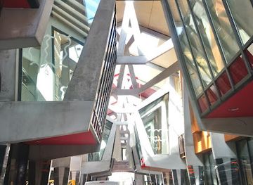 france/nantes/quartier-de-la-creation/landmark/halle-de-la-madeleine