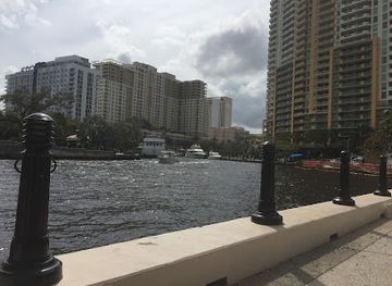 florida/fort-lauderdale-beach/landmark/laura-ward-riverwalk-plaza