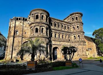 luxembourg/echternach/landmark/porta-nigra