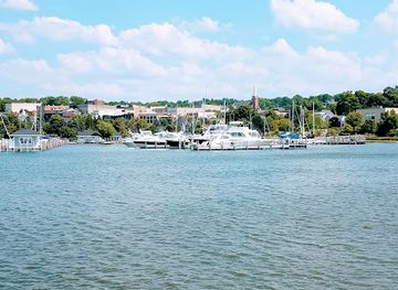 michigan/petoskey/landmark/petoskey-bayfront-breakwater