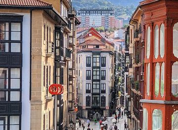 spain/bilbao/landmark/estatua-de-miguel-de-unamuno