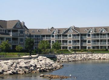 wisconsin/sturgeon-bay/landmark/bridgeport-waterfront-resort
