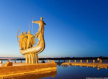 ukraine/kyiv-reservoir/landmark/kyiv-founders-monument