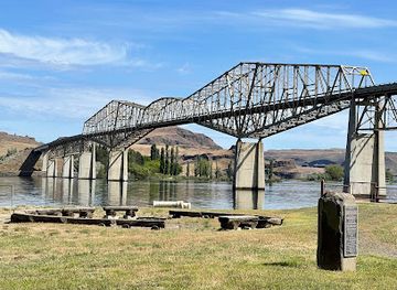 washington/the-columbia-basin/landmark/lyons-ferry-bridge