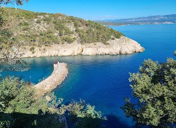 croatia/krk-island/landmark/narrowest-street