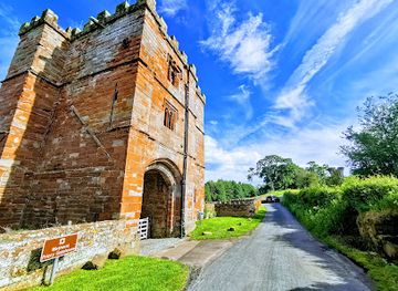 united-kingdom/cumbria/landmark/wetheral-priory-gatehouse