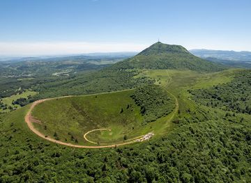 france/auvergne-volcanoes/landmark/puy-pariou